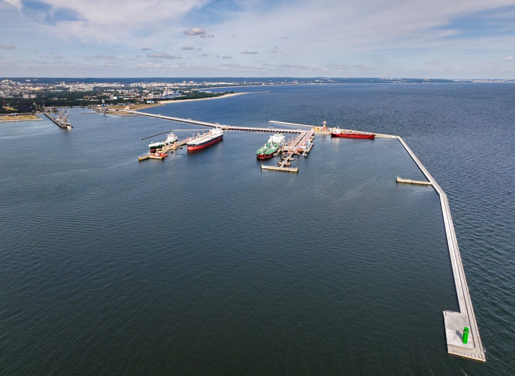 Liquid fuels contribute to record-breaking cargo handling at the Port of Gdańsk